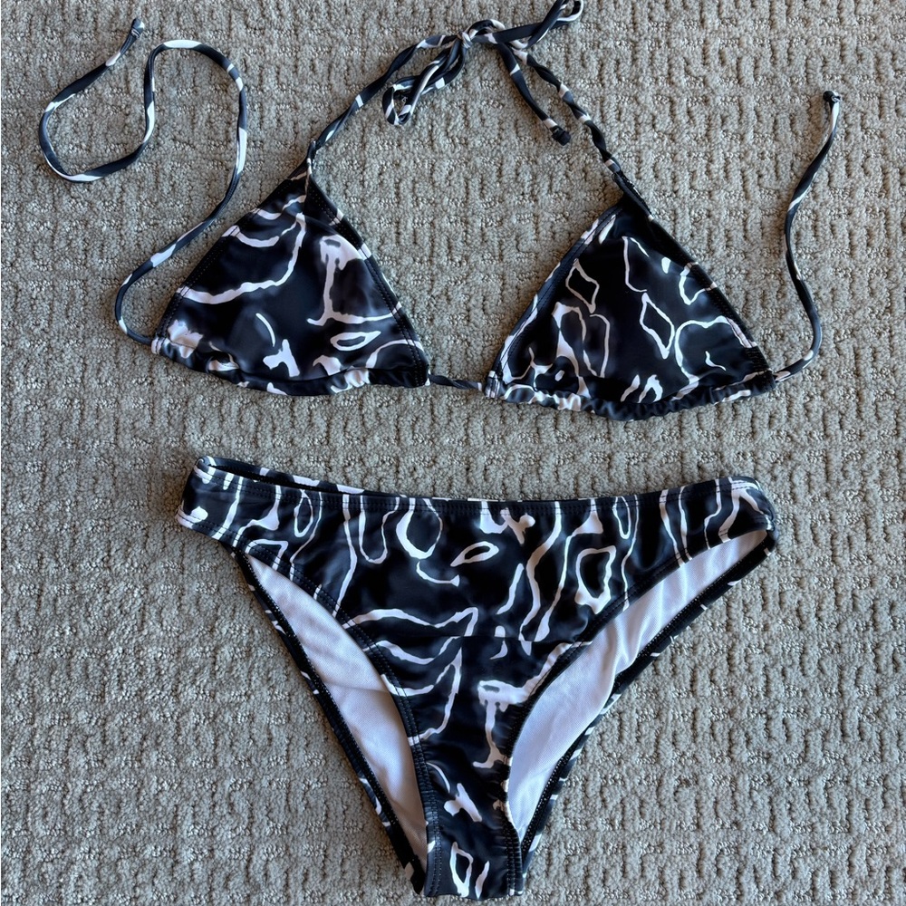 222 Black & White Patterned Bikini